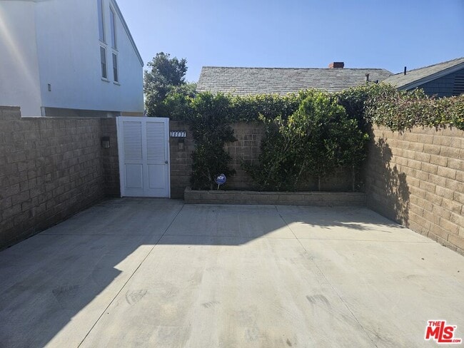 Building Photo - 30838 Broad Beach Rd