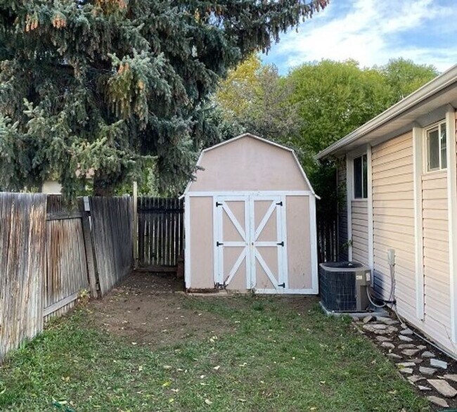 Building Photo - West Valley Nice 4 bed 2 bath Family Home