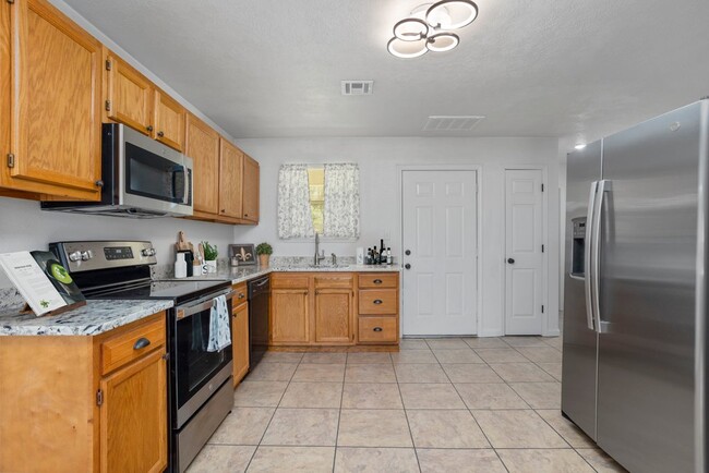 New stainless side by side refrigerator - 1112 Shellie Ln