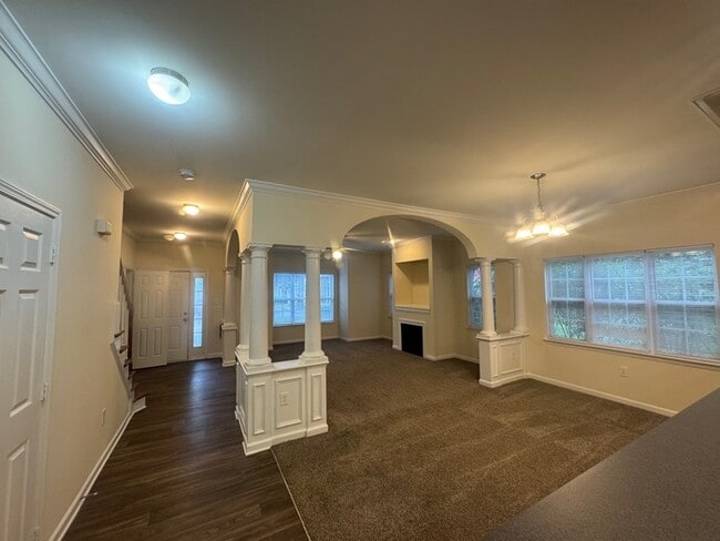 Building Photo - SPECIAL! Beautiful 3 Bed 2.5 Bath Town Hom...
