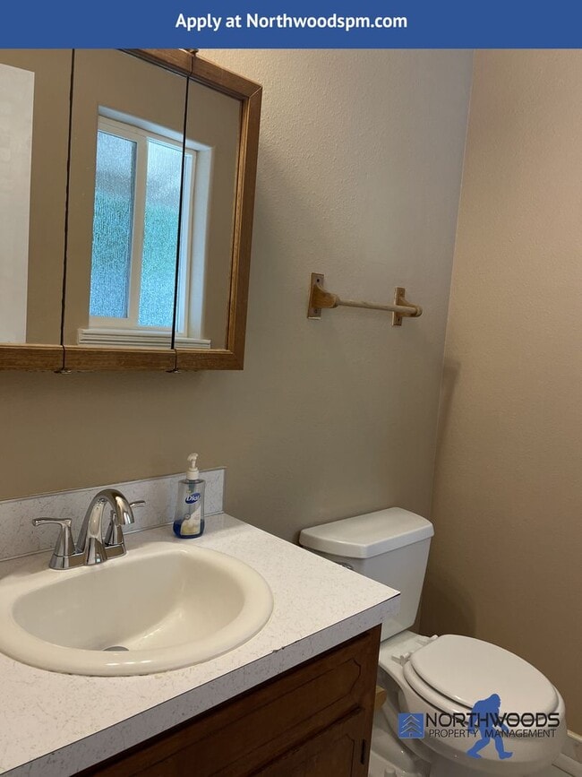 Building Photo - Very Nice 3 Bedroom 1.5 Bath Home-Located ...