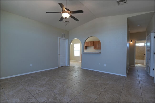Building Photo - 14408 Escalera Dr