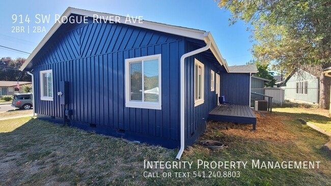 Building Photo - 914 SW Rogue River Ave