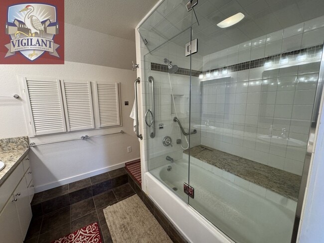 Building Photo - Amazing Furnished 4 bedroom home