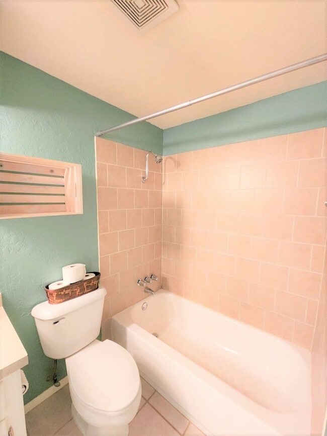 Building Photo - 3 Bed 1 Bath 1 Car in Bethany, OK PC Schools