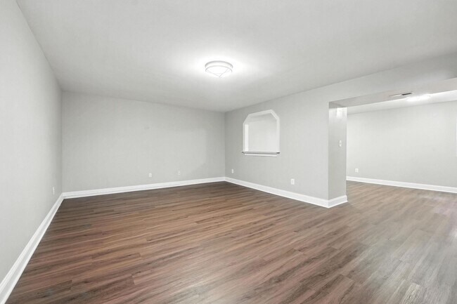 Building Photo - 11109 Ravine Dr