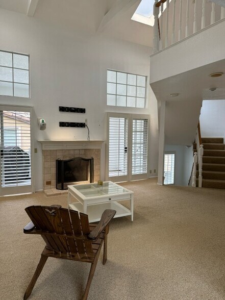 LIVING ROOM - 1102 S Catalina Ave