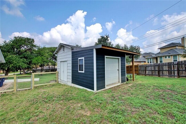 Building Photo - 2604 N Shields Dr