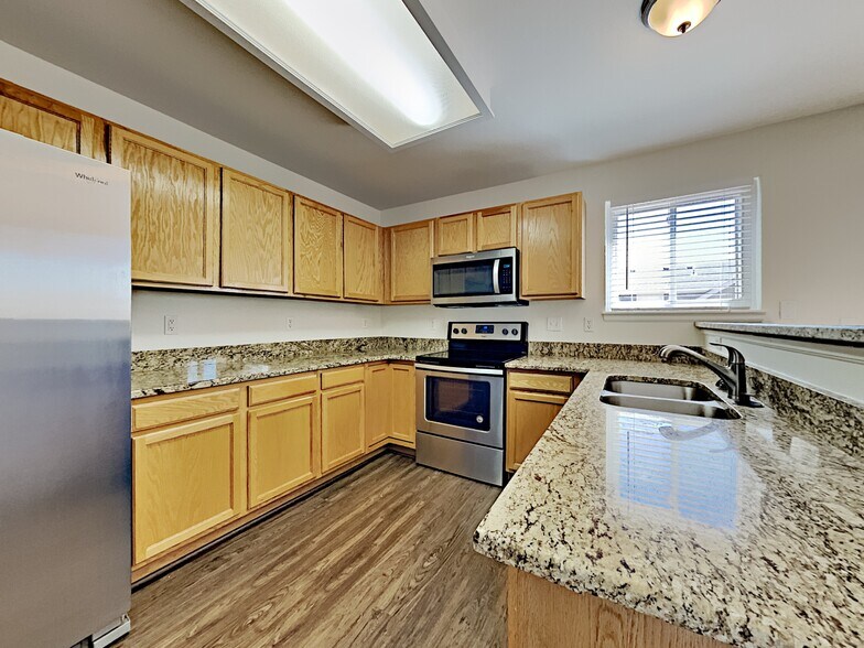 Building Photo - 19984 E Lasalle Dr