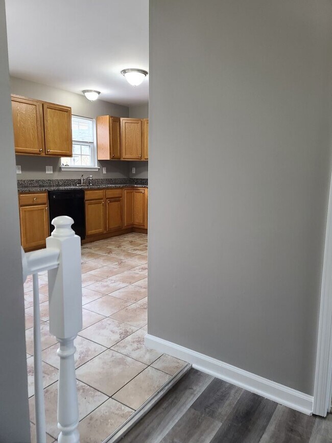 Building Photo - 3 Bedroom Townhome for Rent in Waynesboro