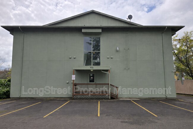 Building Photo - 915 SW Adams Ave