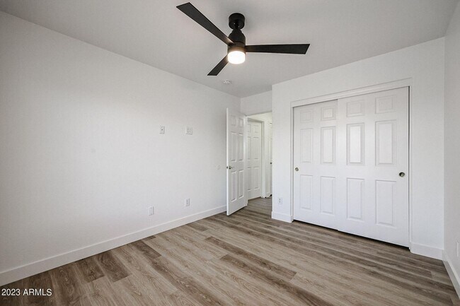 Building Photo - BRAND NEW 5 BEDROOM HOME IN PHOENIX
