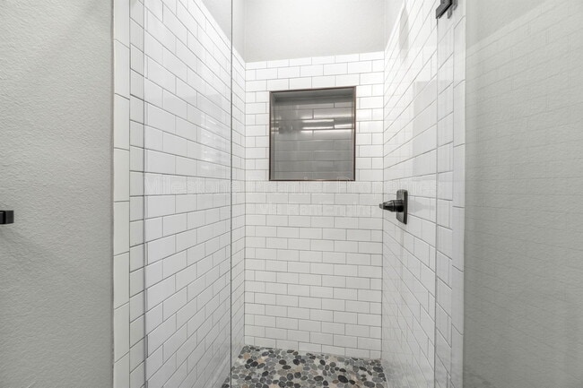 Building Photo - 1419 S 7th Ave