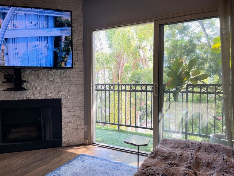 Building Photo - 141 S Clark Dr