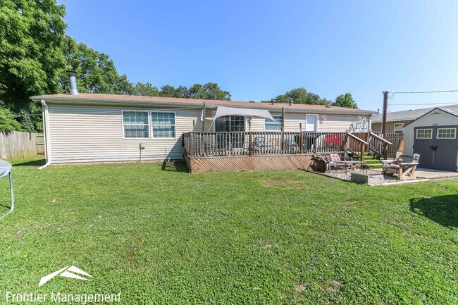 Building Photo - Awesome 3 bedroom 2 bathroom home located in OGDEN KS!