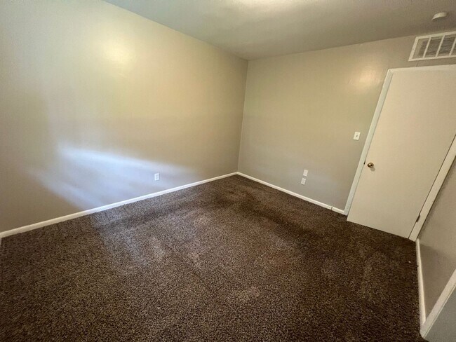 Building Photo - Charming 2Bed/1Bath Duplex