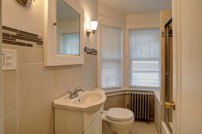 Building Photo - 123 Warren Ave