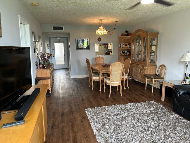 Building Photo - 6670 Royal Palm Blvd