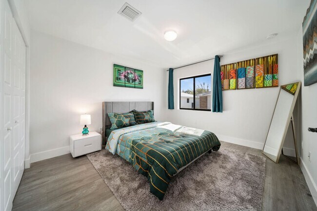 Building Photo - 3246 SW 44th St