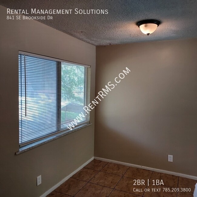 Building Photo - 841 SE Brookside Dr