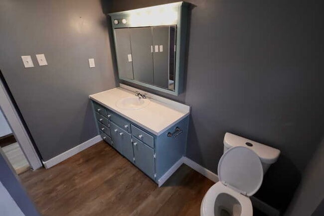 Building Photo - 165 Colony Crescent