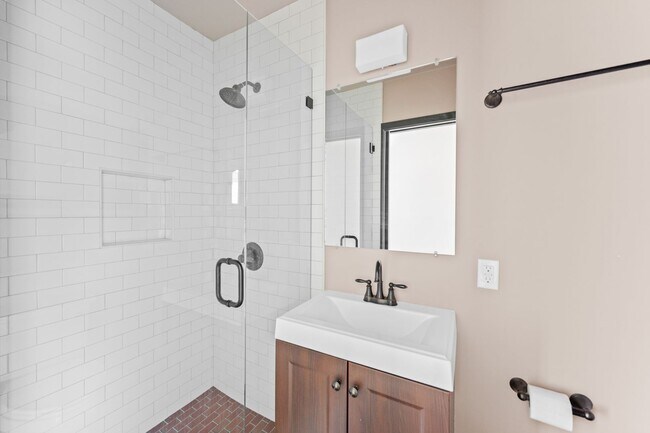 Building Photo - 1915 Apex Ave