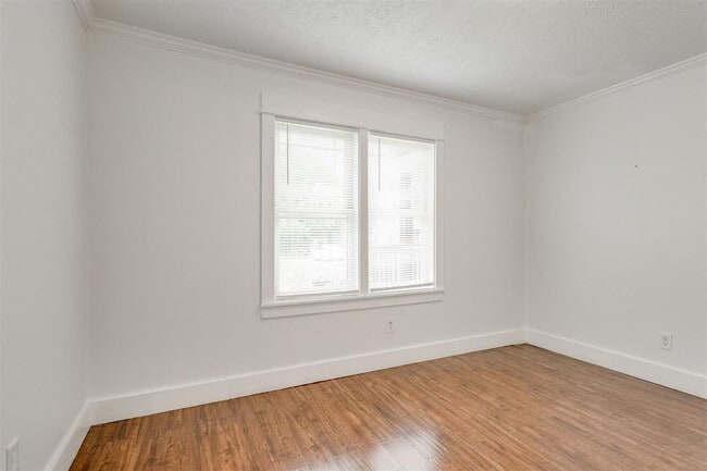 Building Photo - 516 E Rickenbacker Dr