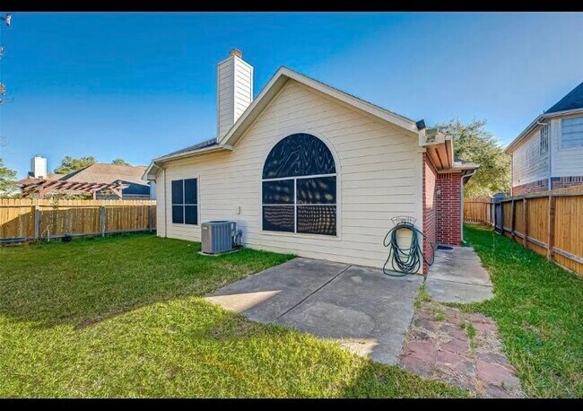 Building Photo - 1710 Park Forest Dr