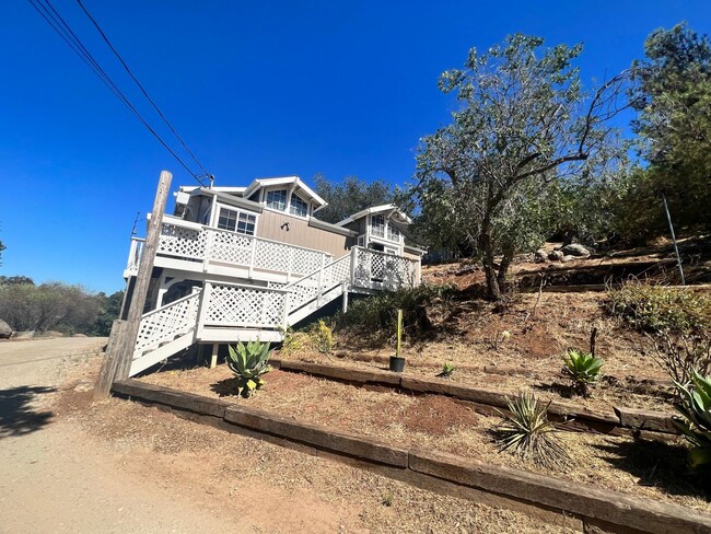 Building Photo - Stunning 3BR/3BA + Loft Home | 1,920 SqFt ...
