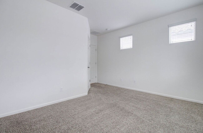 Building Photo - 1106 E Regent Dr