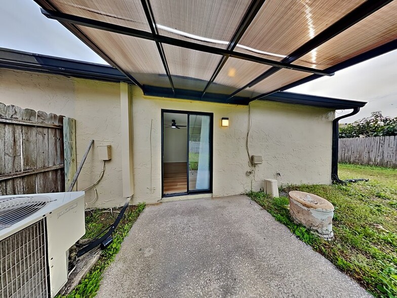 Building Photo - 739 Golden Sunshine Cir