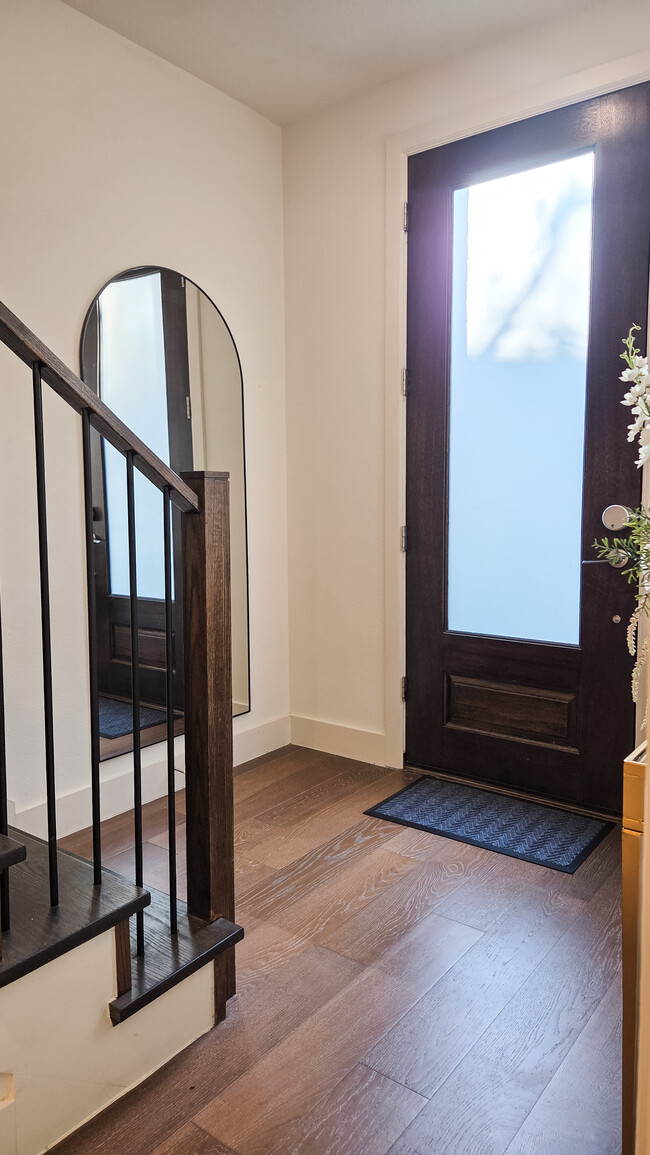 Building Photo - 7859 Verona Pl