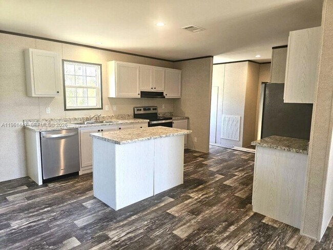 Building Photo - 881 Woodland Blvd