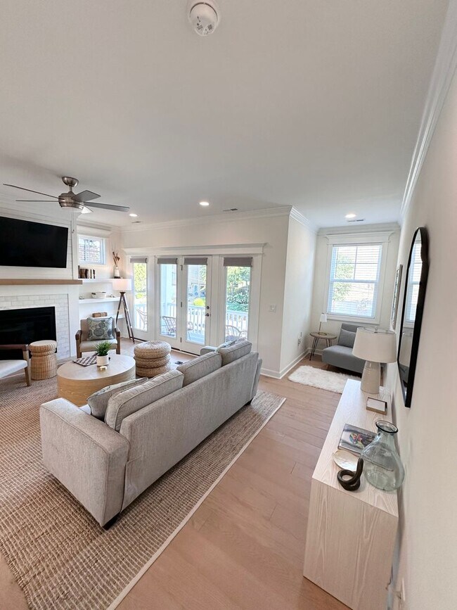 Building Photo - 2024 Built | Fully Furnished Modern Oceanf...