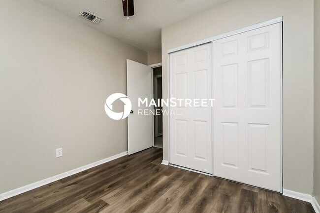 Building Photo - 3 Bedroom Pet-Friendly Home in TAMPA, FL with Main Street Renewal