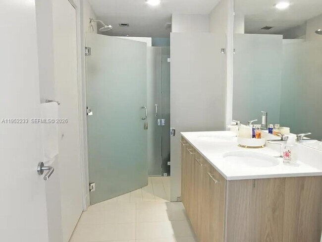 Building Photo - 501 NE 31st St