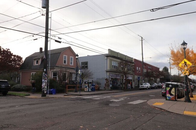 Building Photo - 5027 NE 19th Ave