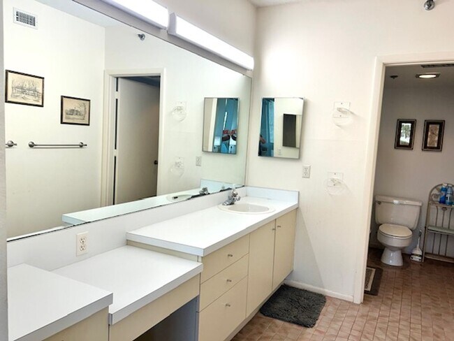 Building Photo - 2026 BEACH RENTAL- 2/2 Condo WITH PRIVATE ENTRY - BEACH PLACE - STEPS THE BEACH!!