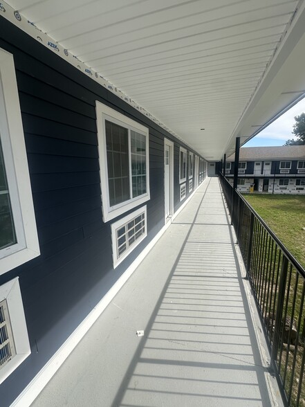 Building Photo - 1890 Broad St