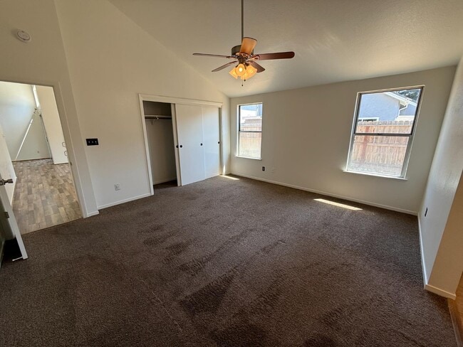 Building Photo - 2115 E Minarets Ave