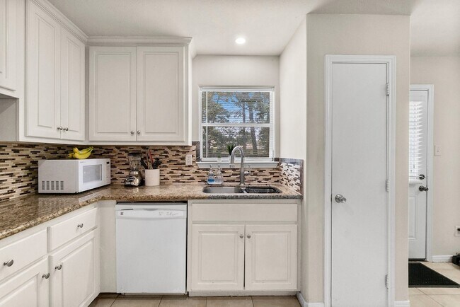 Building Photo - 16305 Many Trees Ln