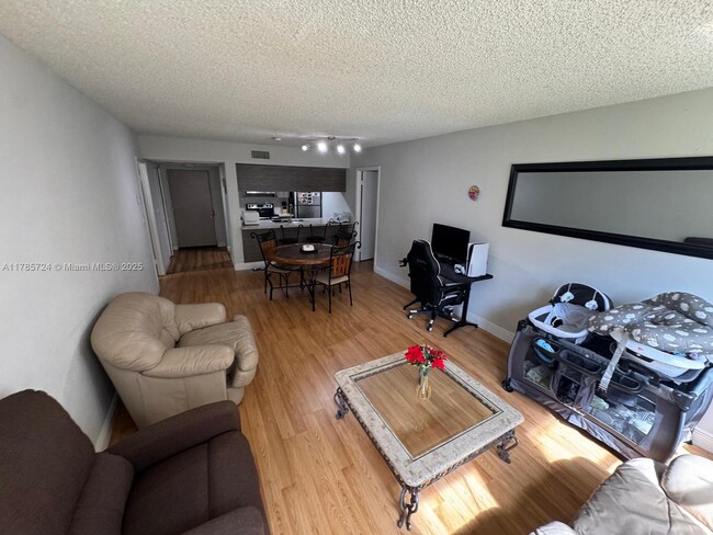 Building Photo - 8120 Geneva Ct