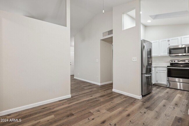 Building Photo - 5644 S 41st Pl