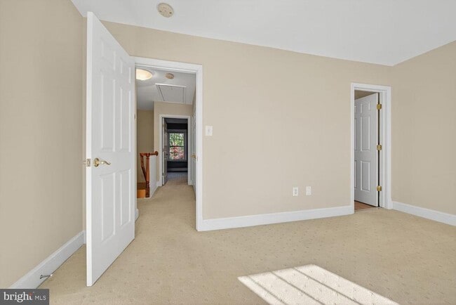 Building Photo - 3291 Sutton Pl NW