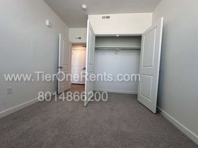 Building Photo - Move-in special:  First month's rent free!