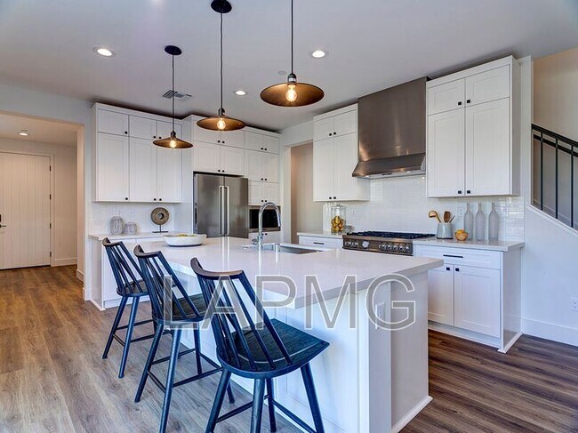 Building Photo - 5600 W 78th St