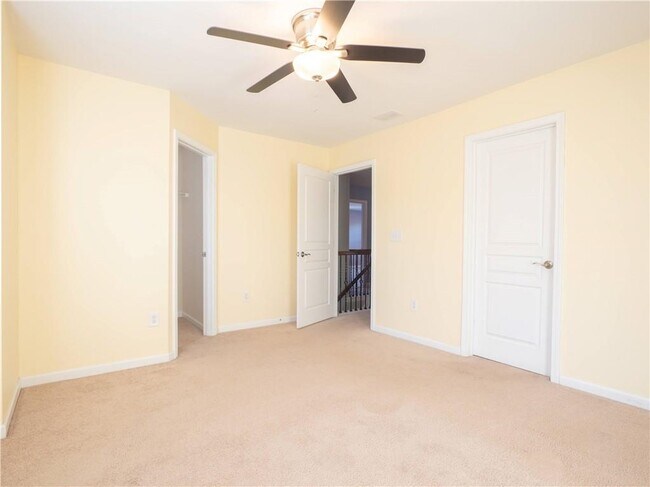 Building Photo - 4550 Farmstead Dr