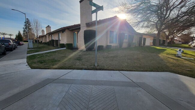 Building Photo - 8601 Lyn River Ct