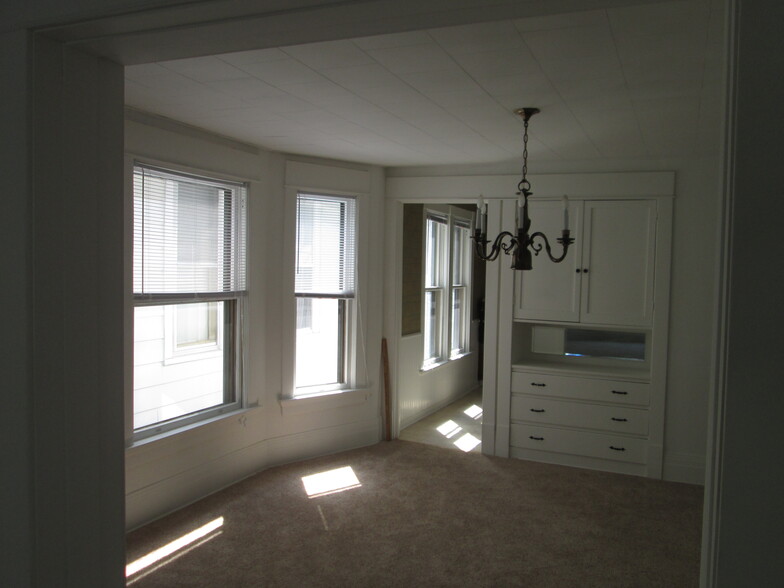 Dining Room - 3339 N Oakland Ave