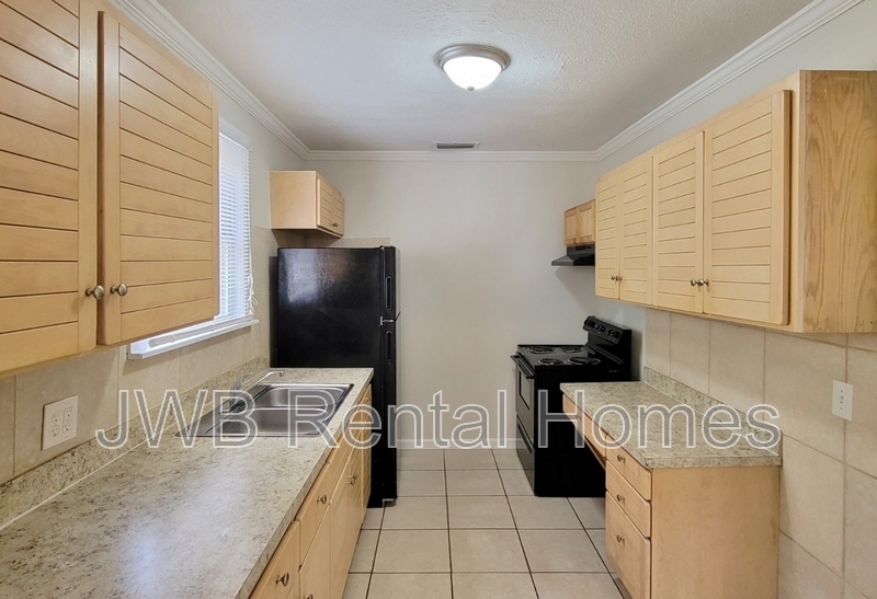 Building Photo - 6916 Park Cir